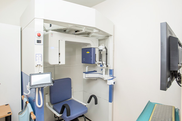 歯科用CT撮影装置を使用し費用を抑えます